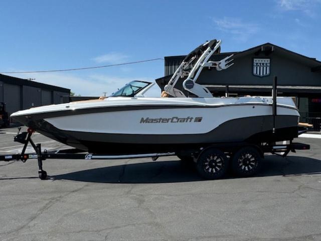 2024 MasterCraft XT23