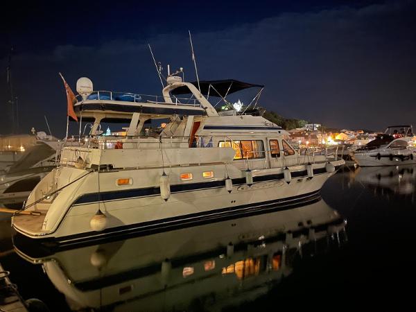 2005 Trader 535 Signature
