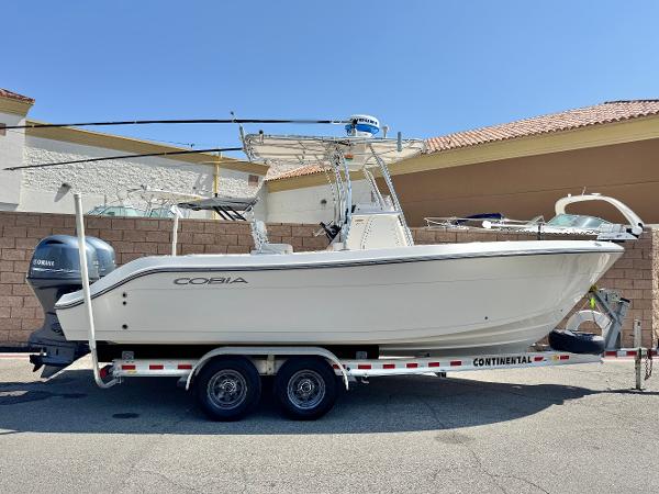 2017 Cobia 237 Center Console