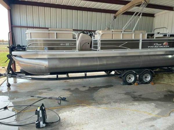 2019 Sun Tracker SportFish 22 DLX