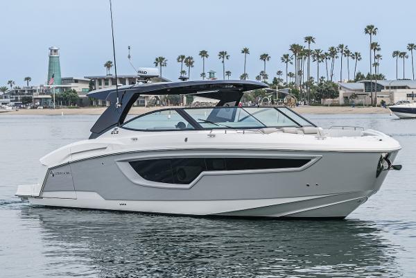 2024 Cruisers Yachts 38 GLS OB