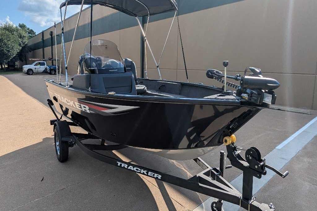 Tracker Pro Guide V-16 SC 2026 Tracker Pro Guide V-16 SC boat on trailer, parked outdoors.