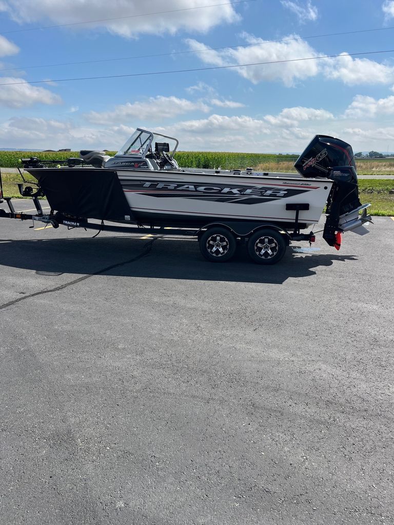 2019 Tracker Targa V-19 WT Tournament Edition