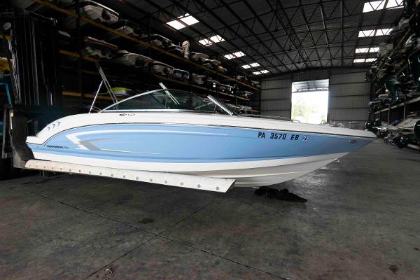 2022 Chaparral 23 SSi