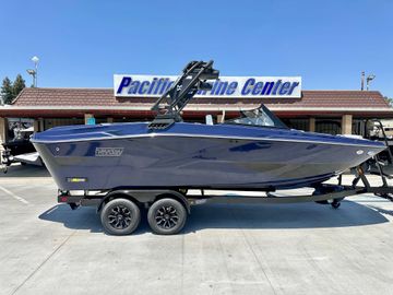 2025 Heyday H22 w/ 6.2L Mercury w/ 370HP!