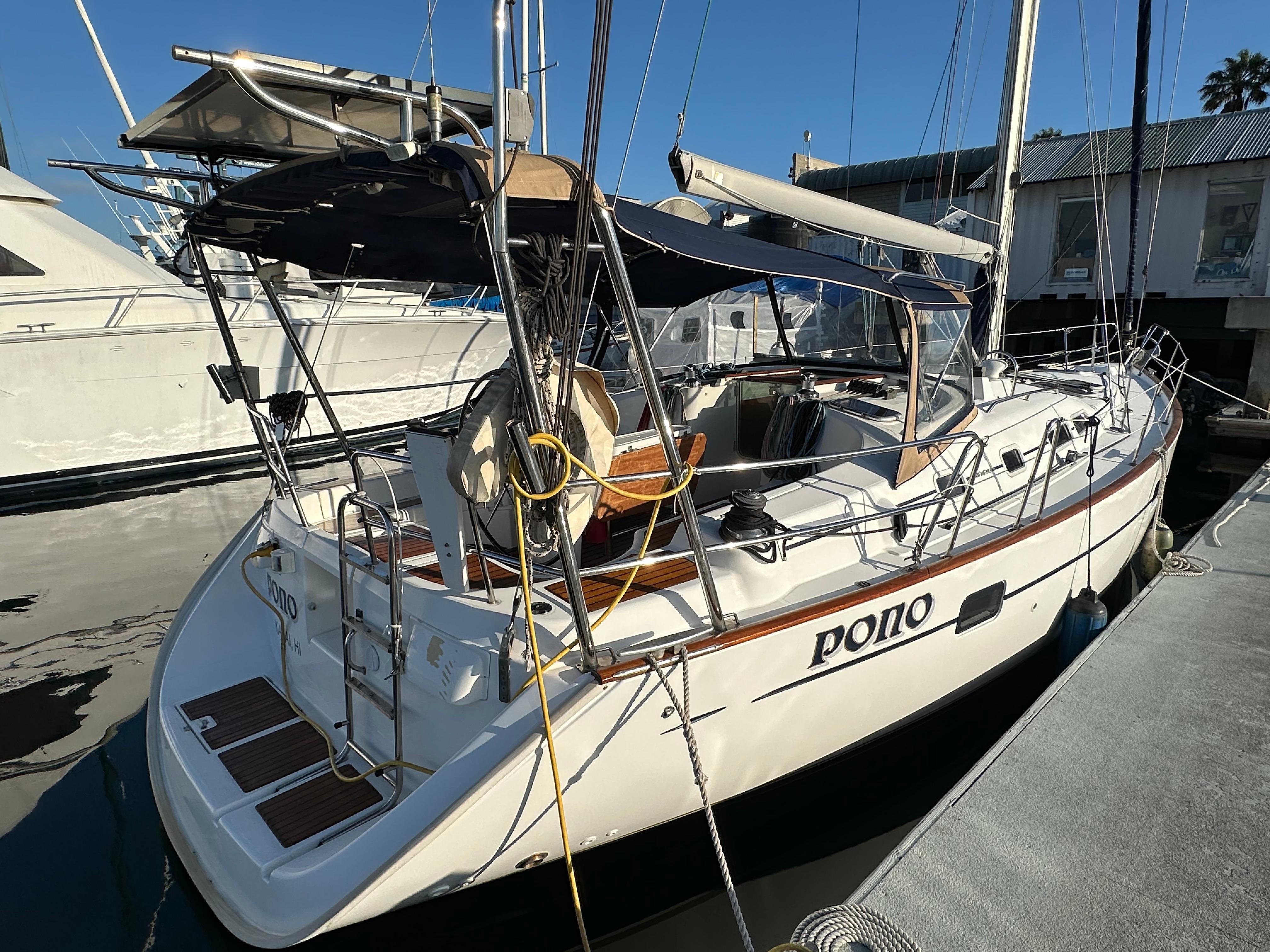 Beneteau 423 2006 Beneteau 423 sailboat docked, featuring a spacious deck and sleek design.