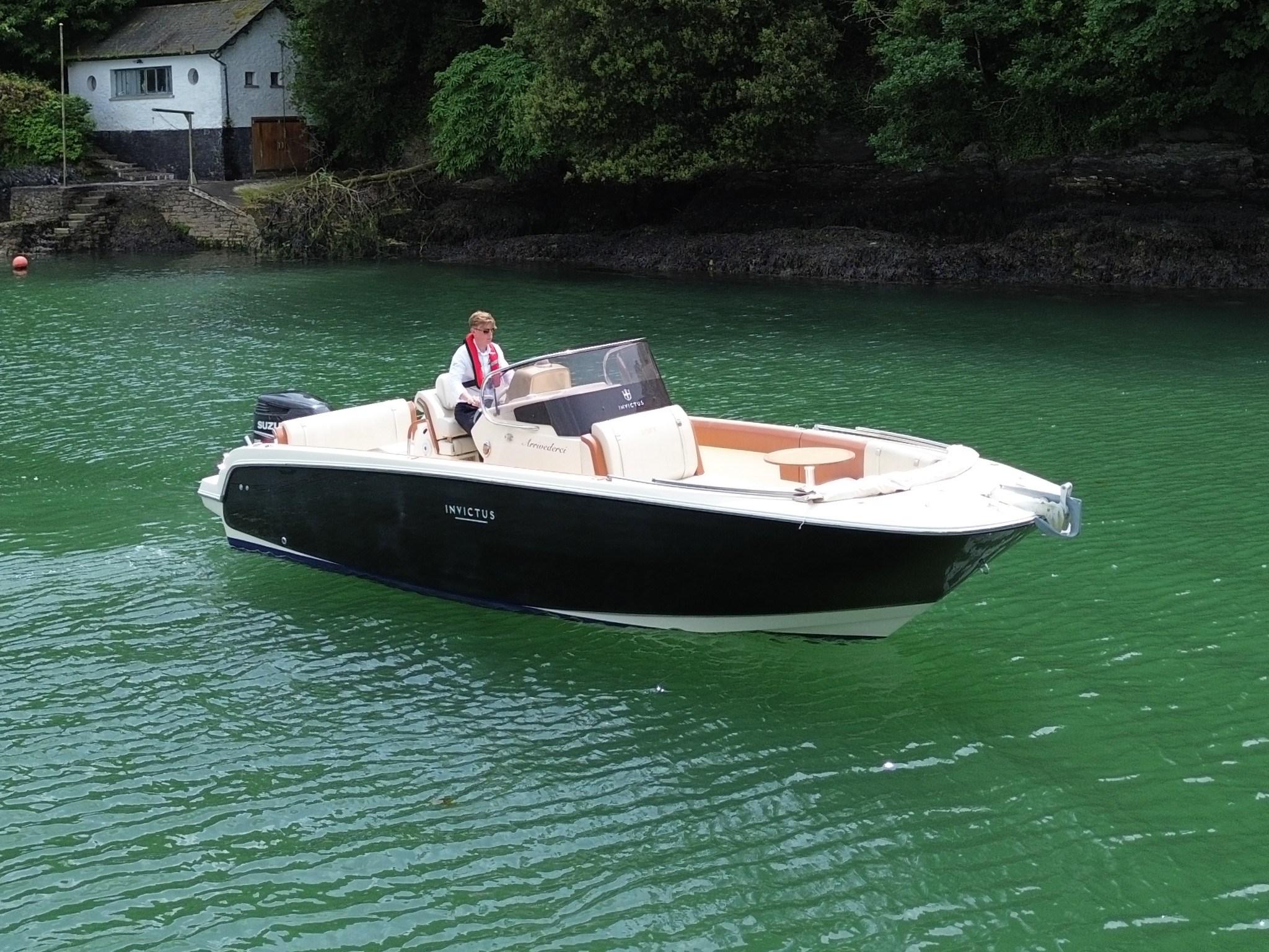 2016 Invictus 270 FX