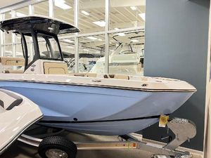 Yamaha Boats 222 FSH Sport E 2025 Yamaha Boats 222 FSH Sport E in showroom, side view.