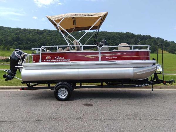 2024 Sun Tracker Bass Buggy 18 DLX