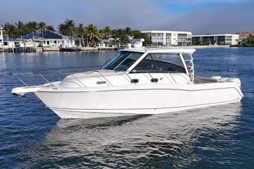 2016 Boston Whaler 345 Conquest