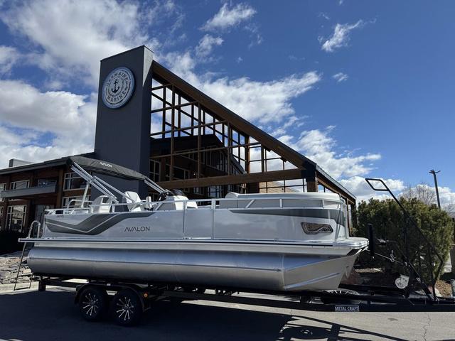 2025 Avalon Venture 2385 Rear Fish