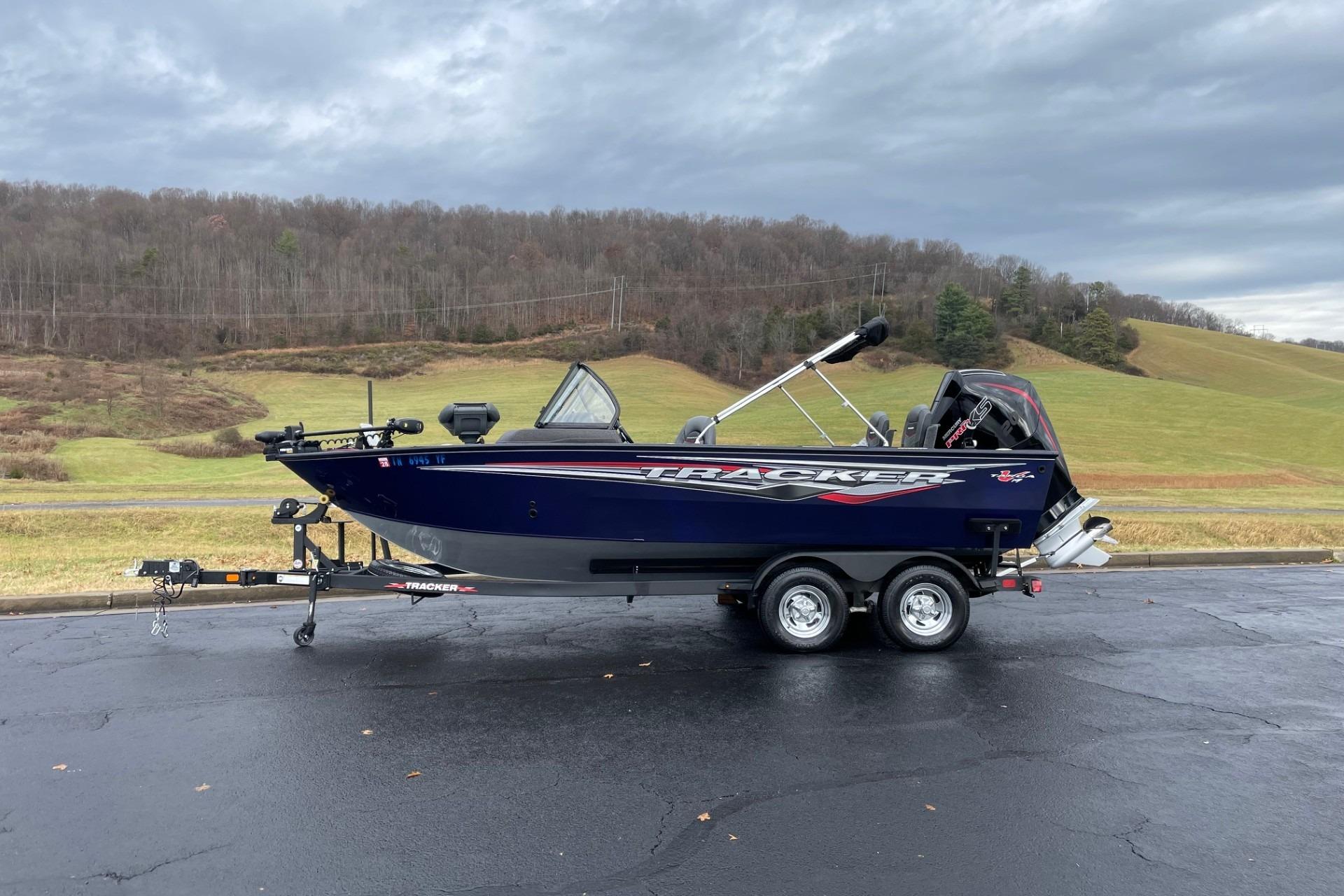 2024 Tracker Targa V-19 Combo