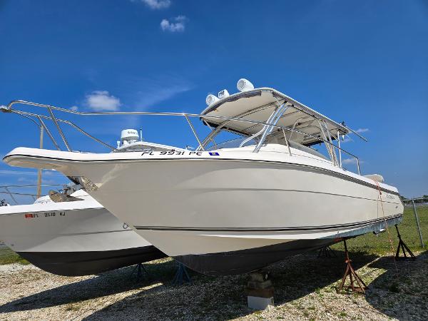 2008 Cobia 316 Sport Cabin