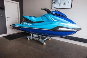 Yamaha WaveRunner VX Deluxe 2025 Yamaha WaveRunner VX Deluxe in vibrant blue, displayed indoors on a stand.