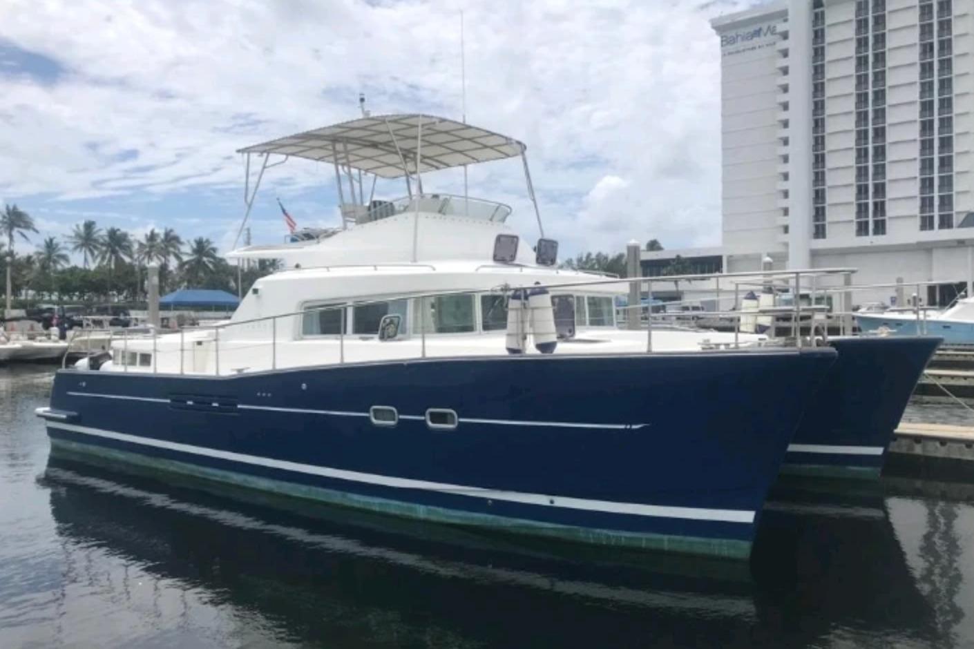 2003 Lagoon Power 43