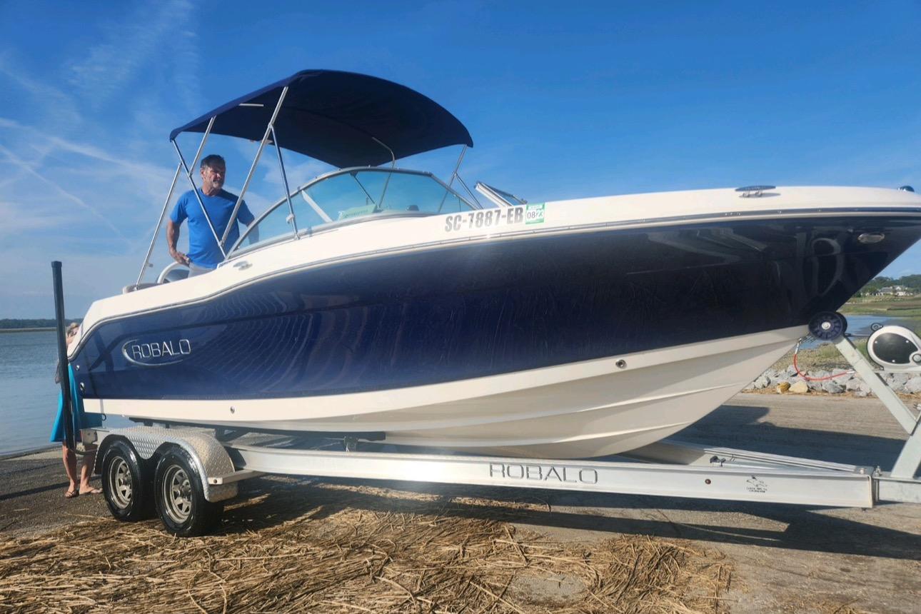 2019 Robalo R207 Dual Console