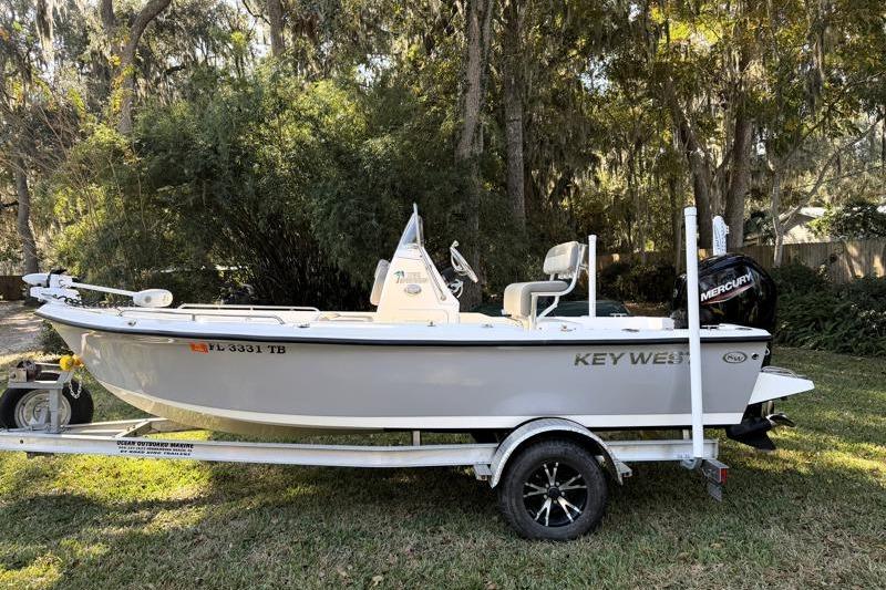 2022 Key West 1720 Center Console