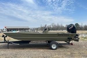 Tracker Grizzly 2072 CC 2025 Tracker Grizzly 2072 CC boat on trailer, parked outdoors under a cloudy sky.