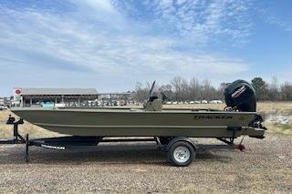 2025 Tracker Grizzly 2072 CC