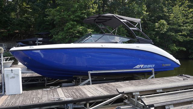2025 Yamaha Boats AR250