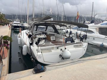 2023 Dufour 470