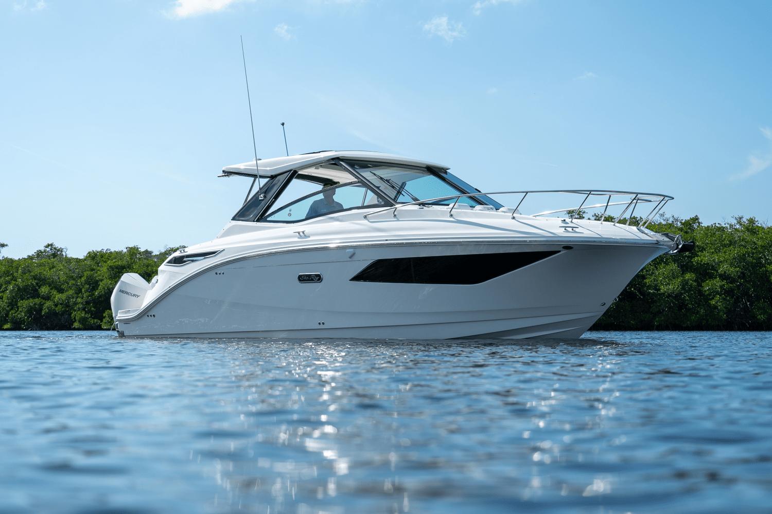 Sea Ray Sundancer 320 Outboard