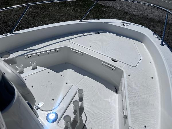 2009 Boston Whaler 200 Dauntless