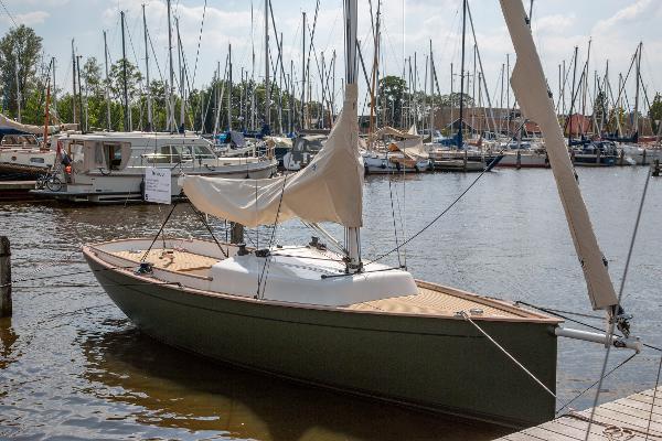 Daysailer Daymate 2020 Daysailer Daymate docked at a marina with sailboats in the background.
