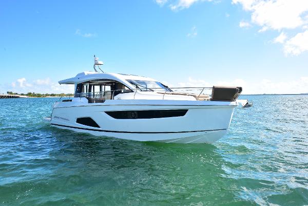 2022 Sealine C430
