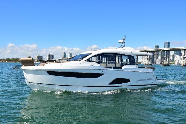 2022 Sealine C430
