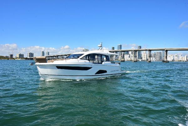 2022 Sealine C430