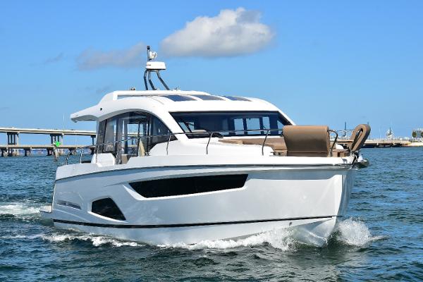 2022 Sealine C430