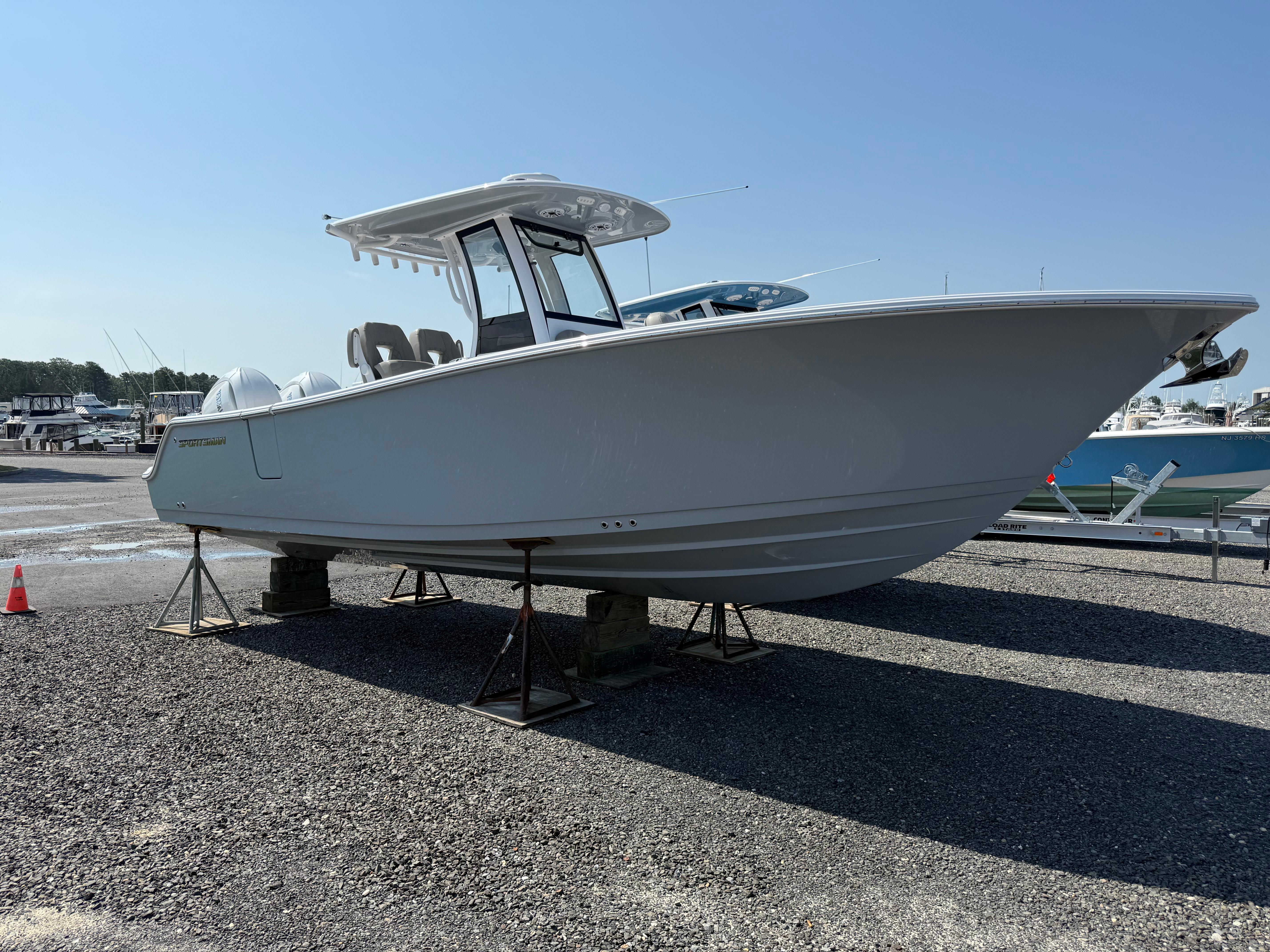 Sportsman Open 262 Center Console