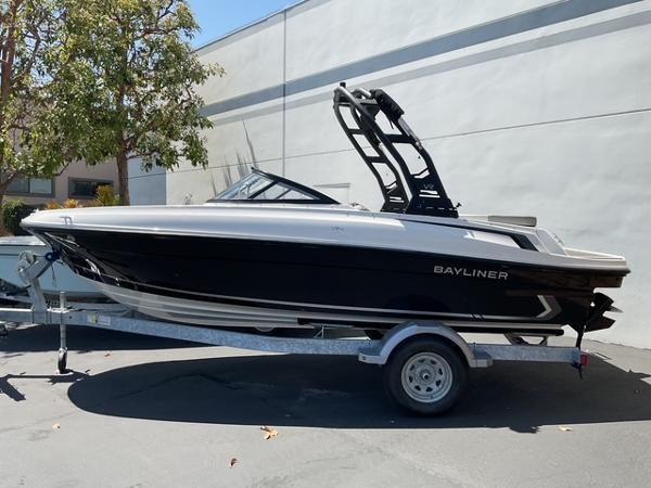 2025 Bayliner VR4 Bowrider I/O
