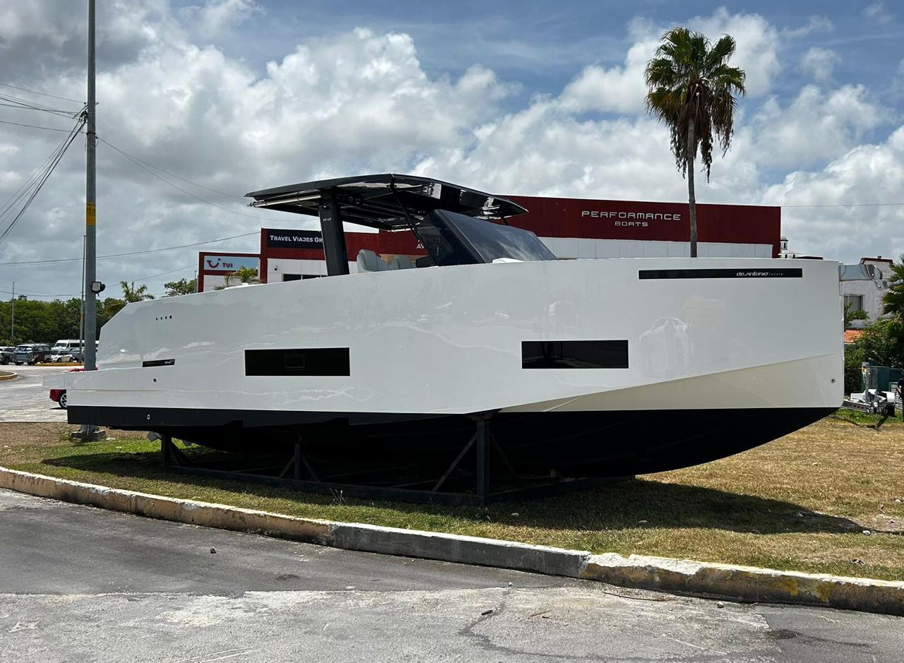 De Antonio Yachts 42 2025 De Antonio Yachts 42 on display outdoors, sleek design under cloudy sky.