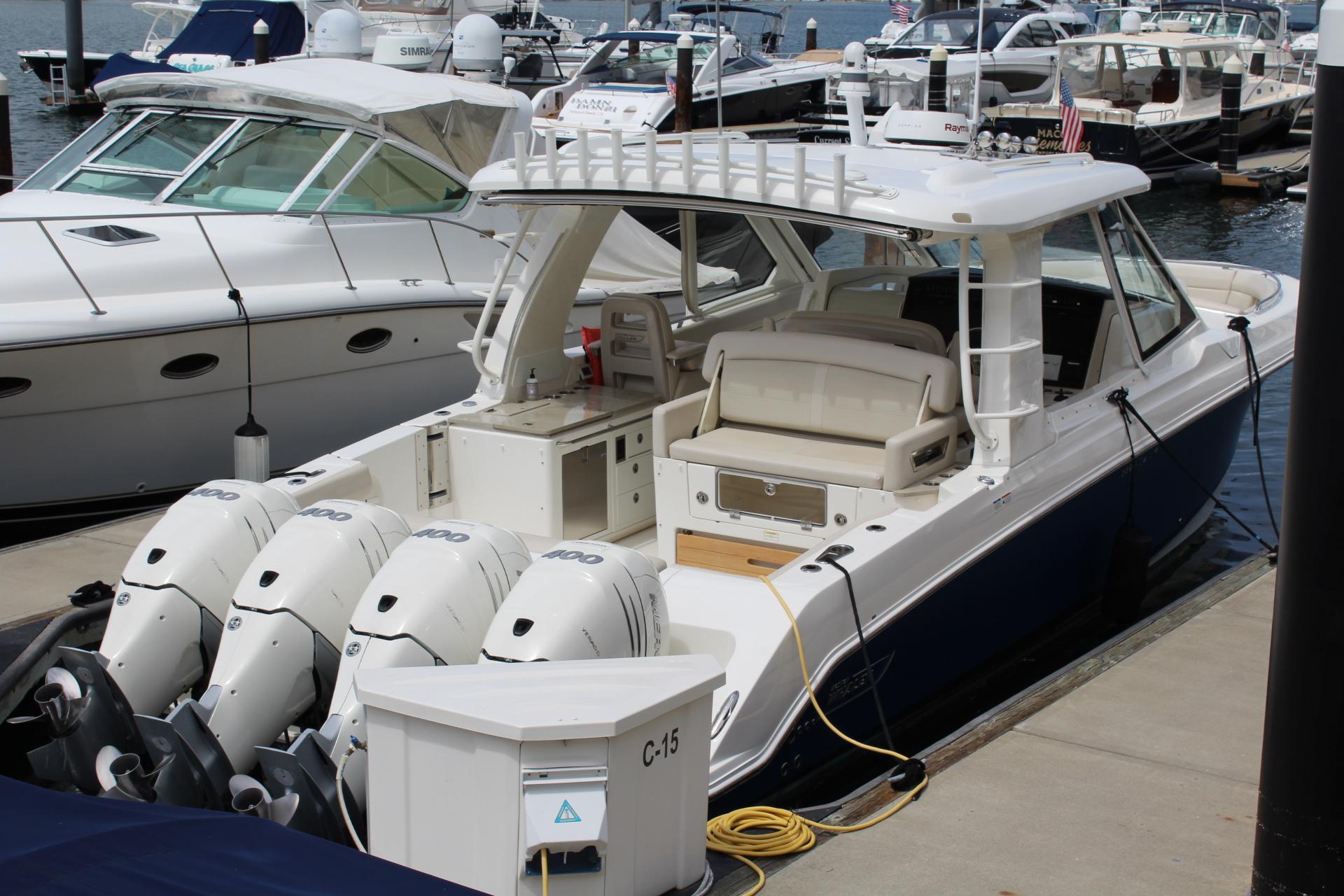 2019 Boston Whaler Realm 380