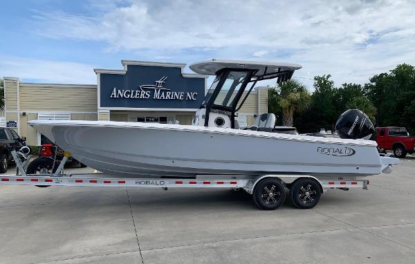 Robalo 266 Cayman 2024 Robalo 266 Cayman boat on trailer at Anglers Marine NC.