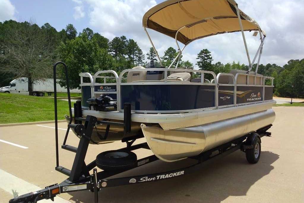 2025 Sun Tracker Bass Buggy 18 DLX