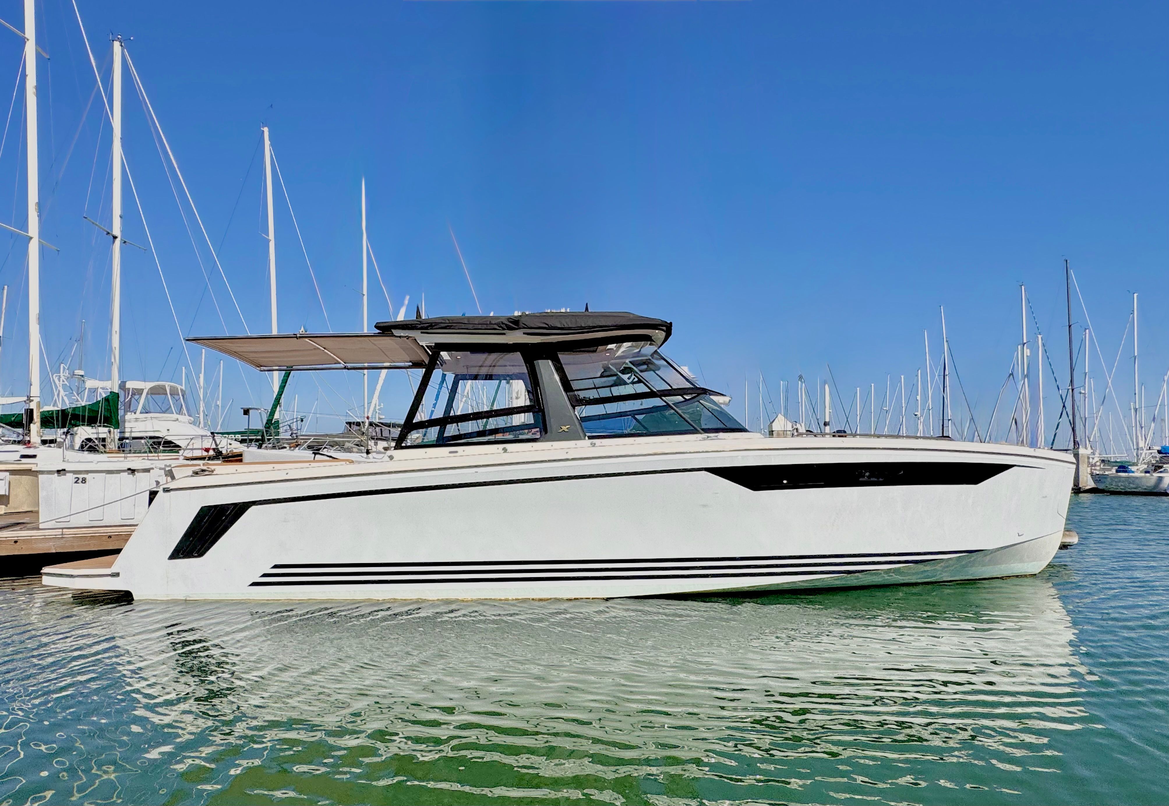 2021 X-Yachts Power 33