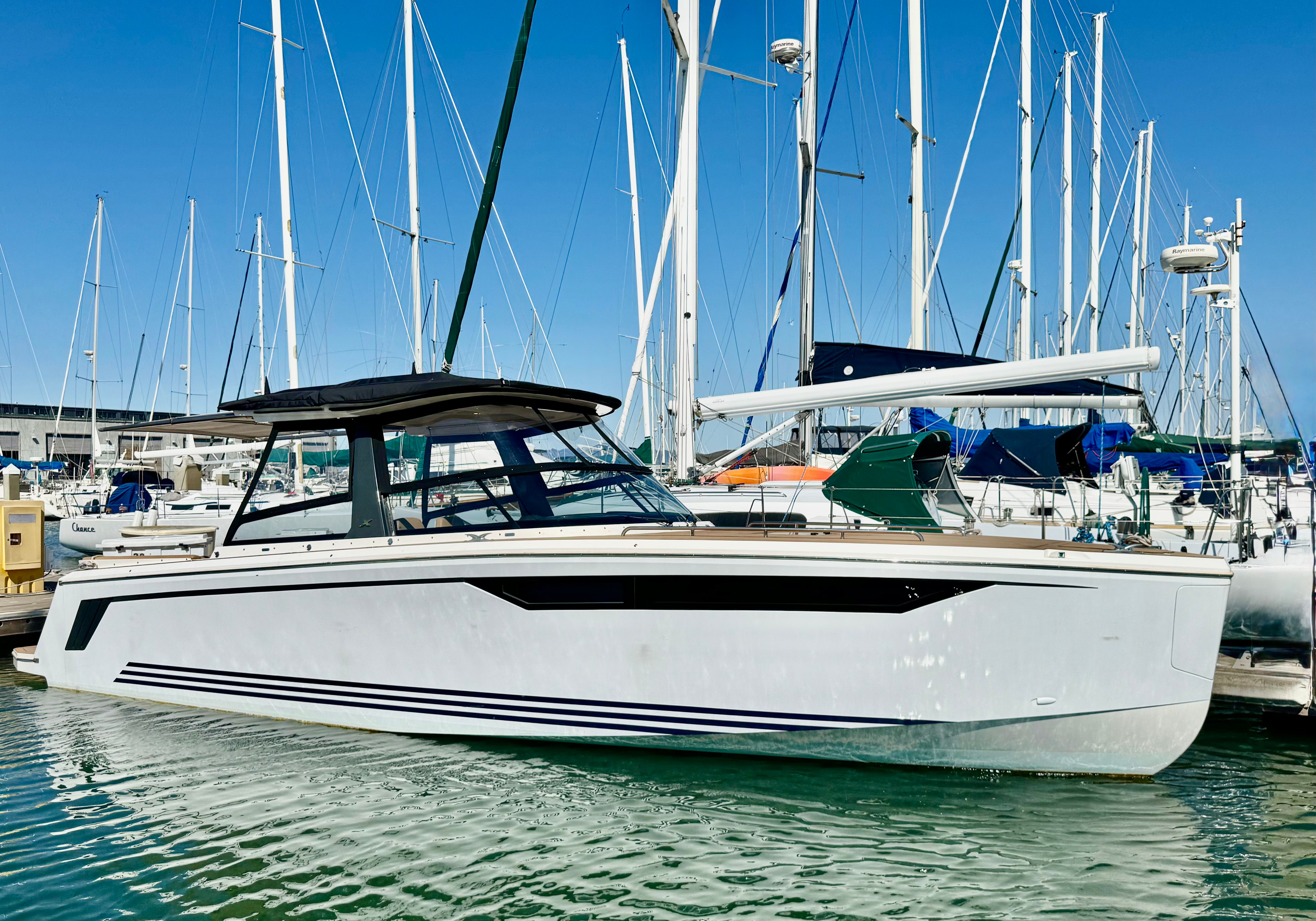 2021 X-Yachts Power 33
