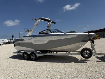 2023 Malibu M220
