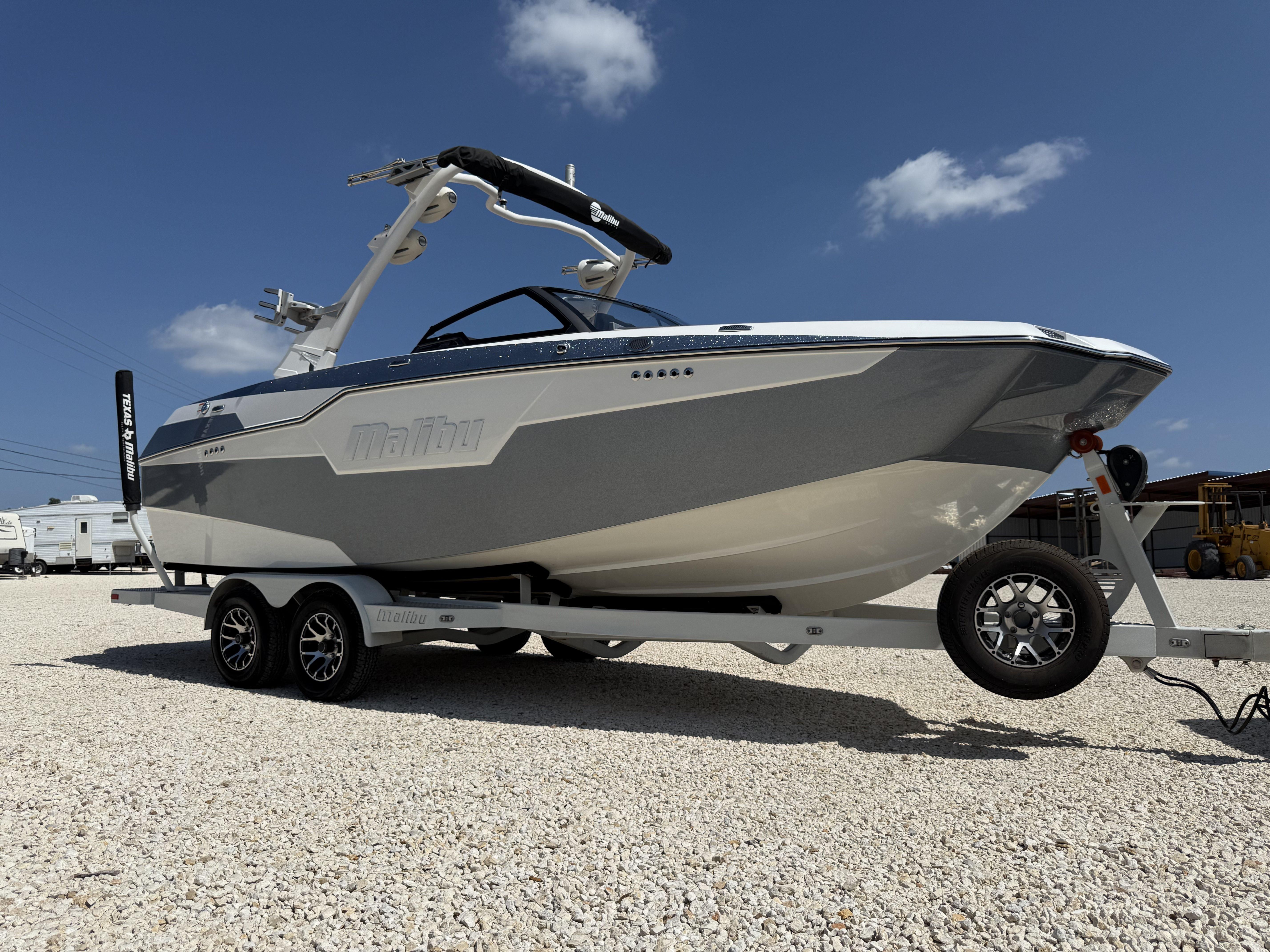 2023 Malibu M220