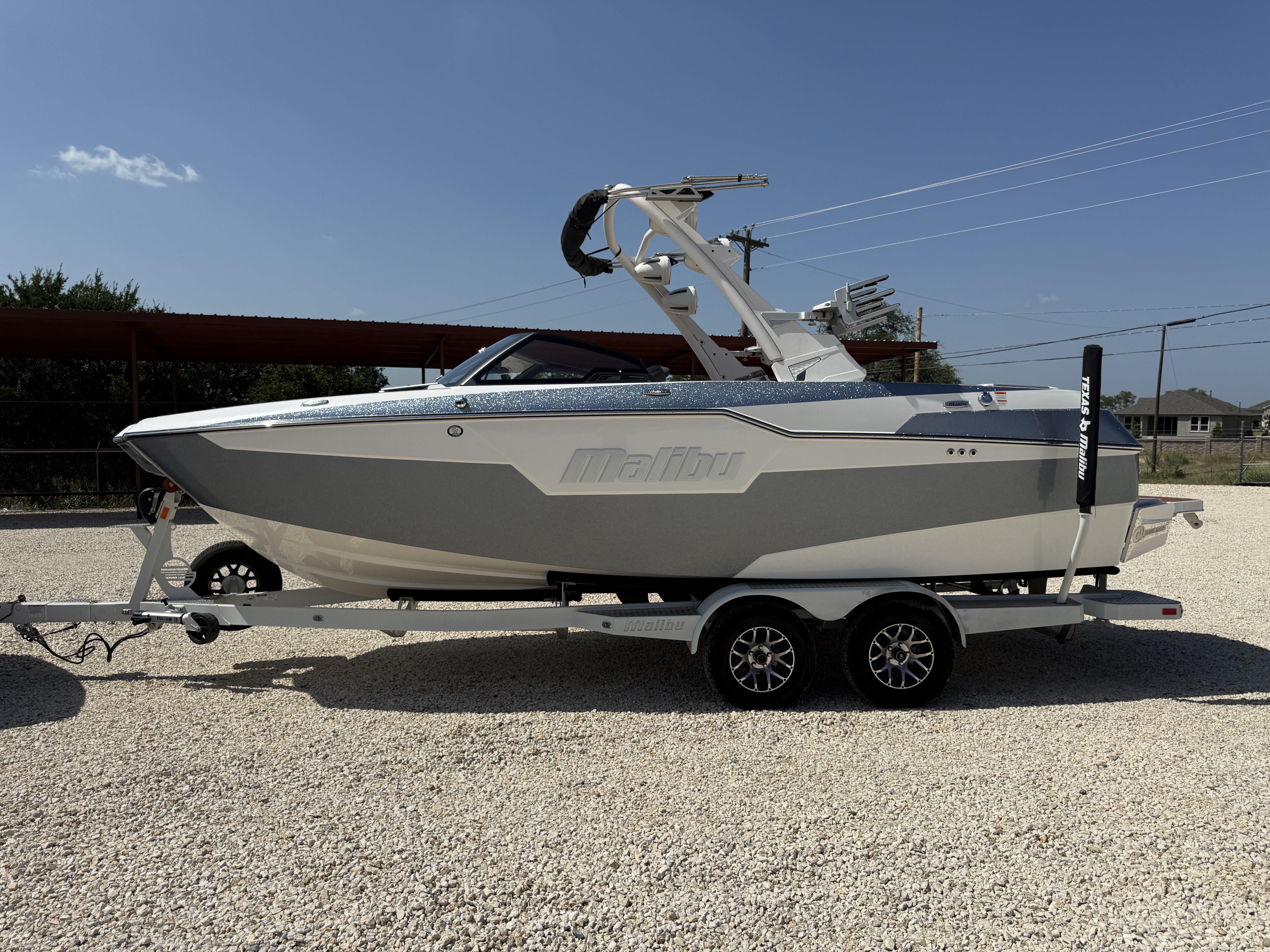 2023 Malibu M220