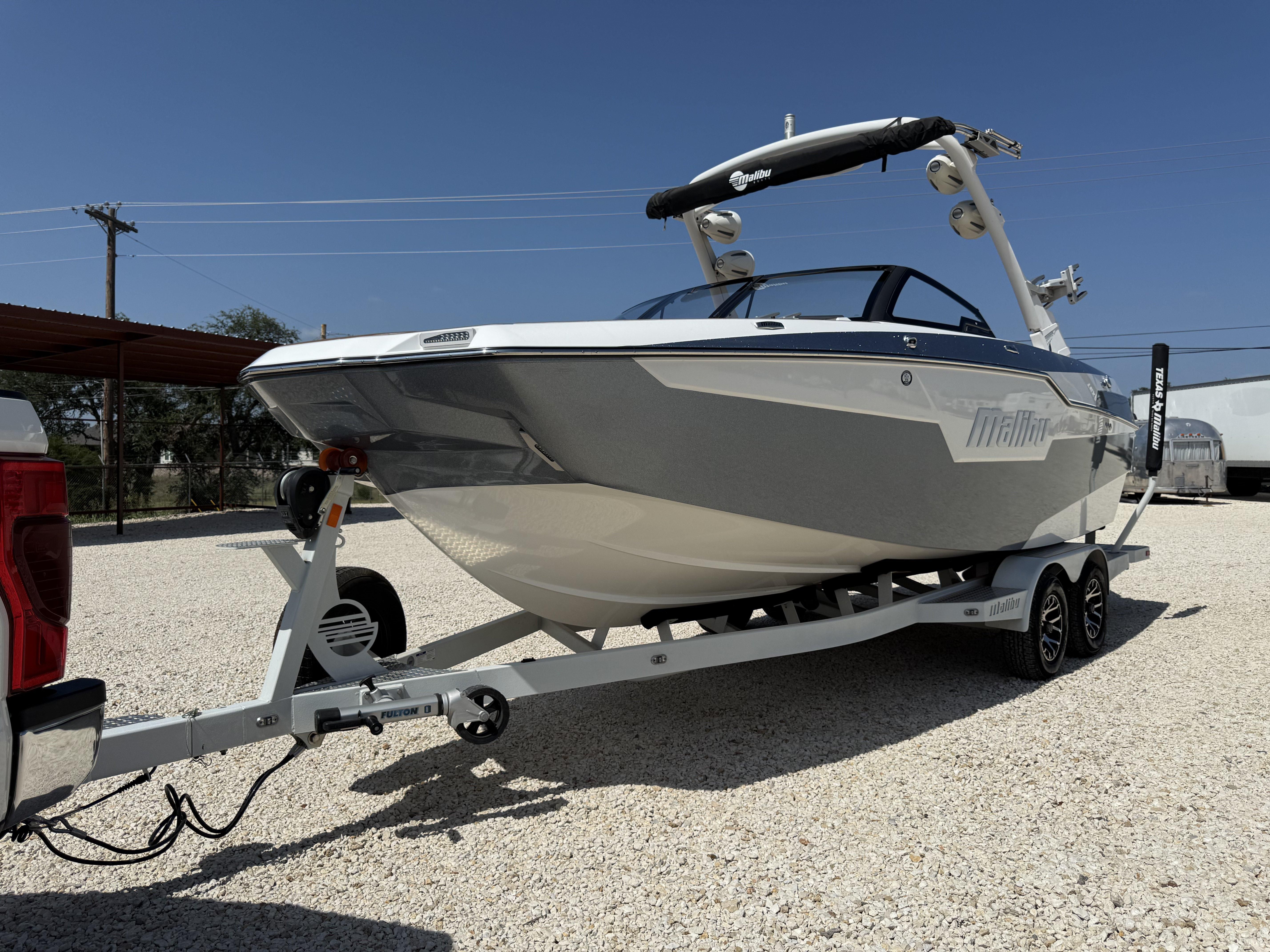 2023 Malibu M220
