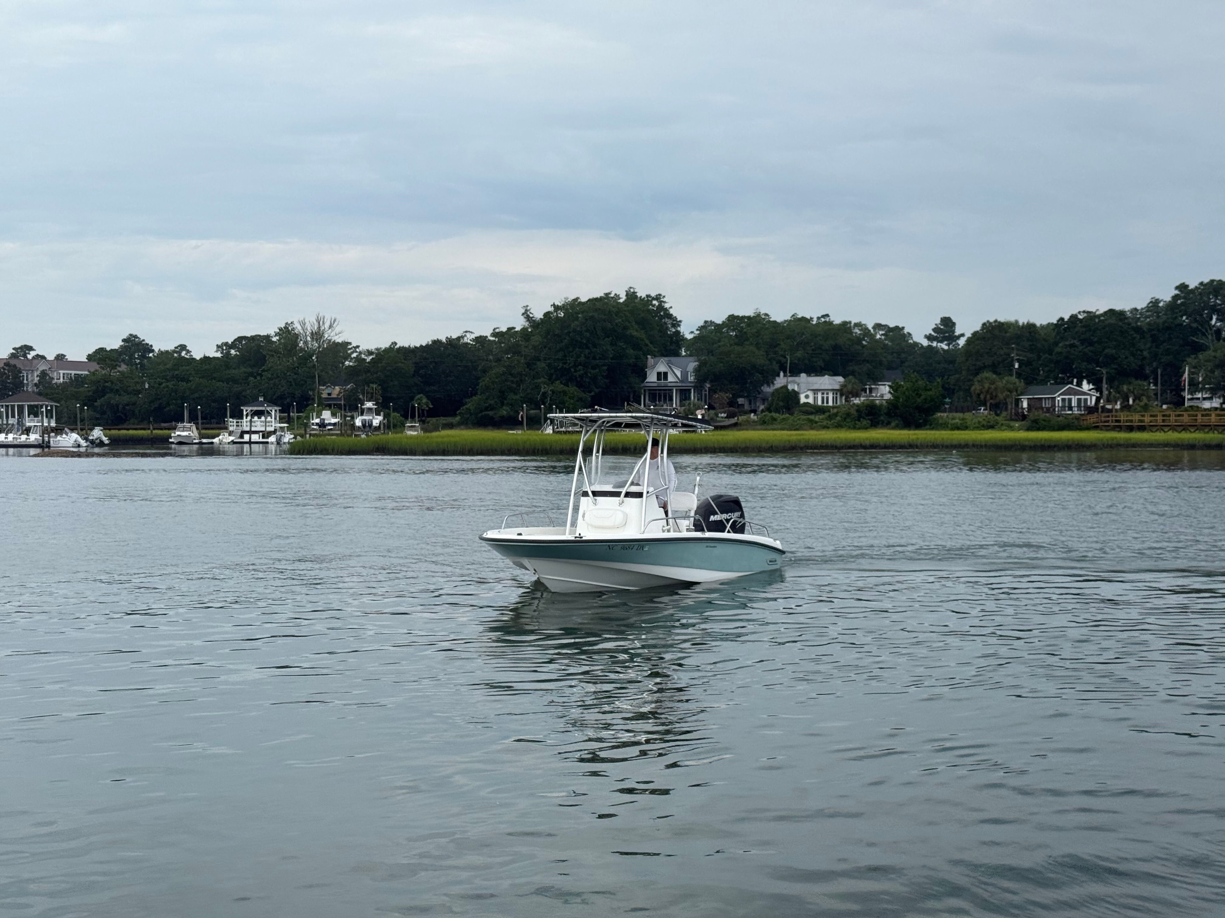 2013 Boston Whaler 200 Dauntless