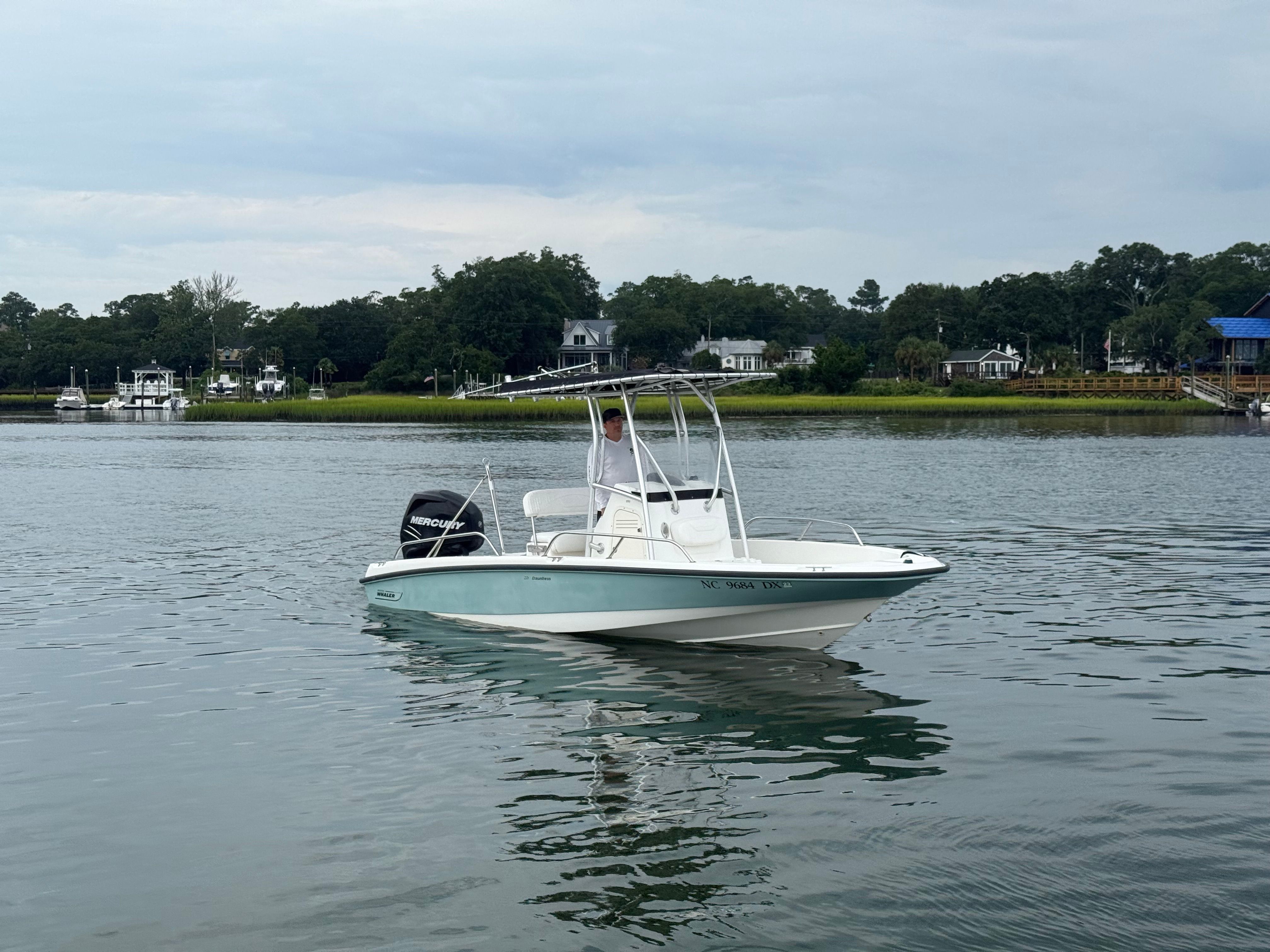 2013 Boston Whaler 200 Dauntless