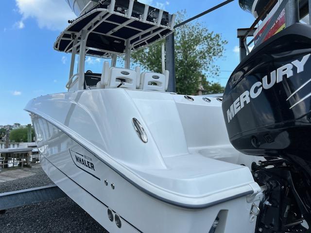 2015 Boston Whaler 250 Outrage