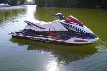 2021 Yamaha WaveRunner VX DELUXE-BLACK/TORCH RED