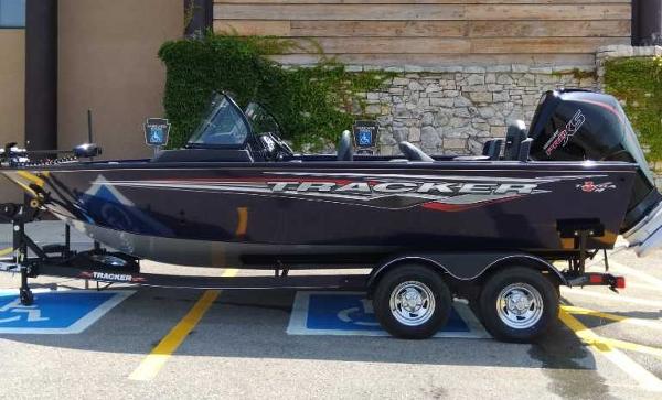 Tracker Targa V-19 WT 2023 Tracker Targa V-19 WT fishing boat on trailer.