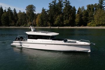 2022 Axopar 37 Cross Cabin